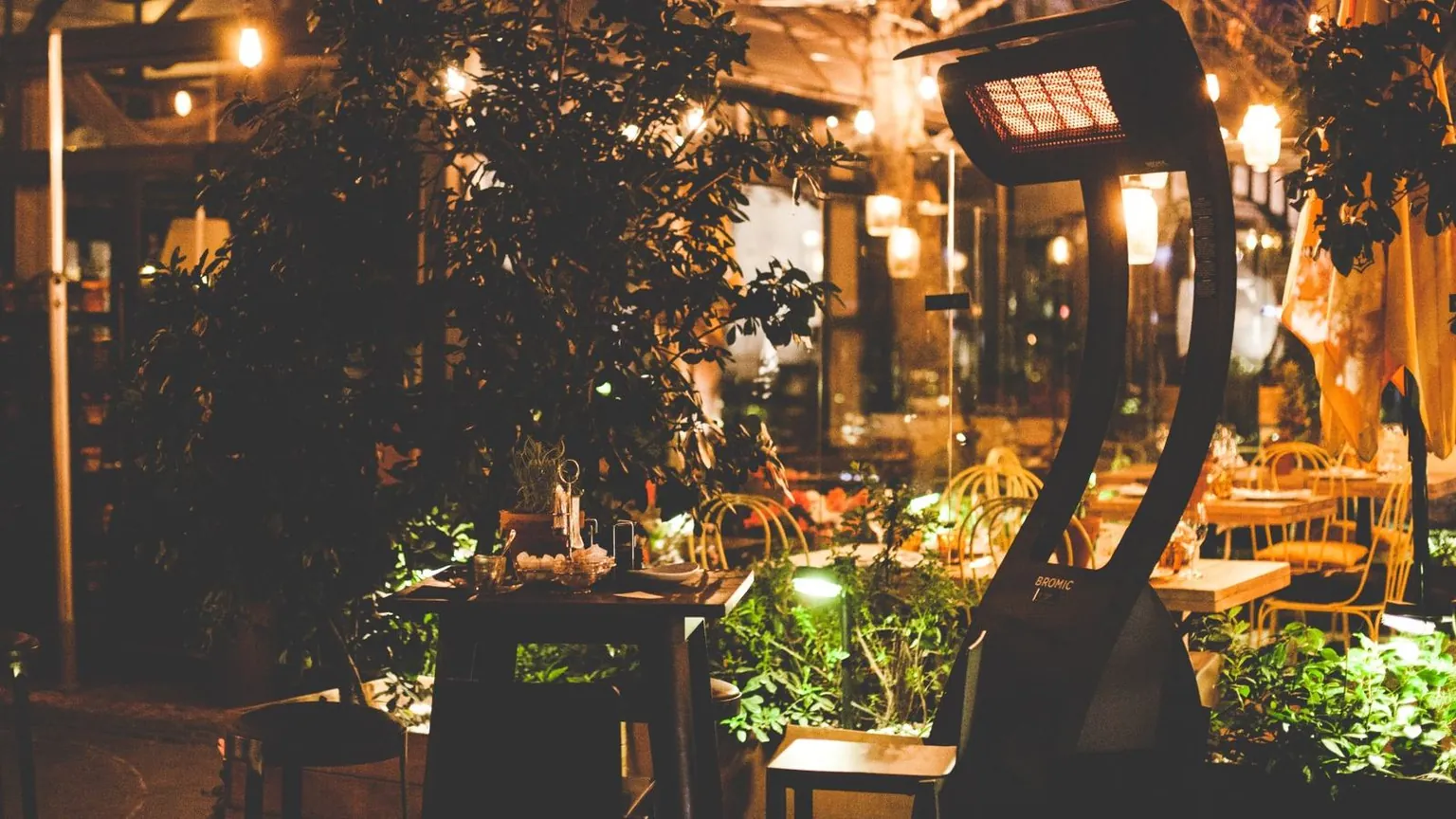 Bromic Tungsten Portable en una terraza de Madrid